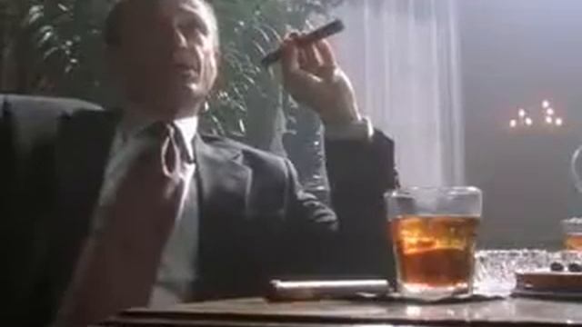 Six Feet Under In the Game (Ep.2-01) - "Pure and Easy" - The Dining Rooms смотреть онлайн