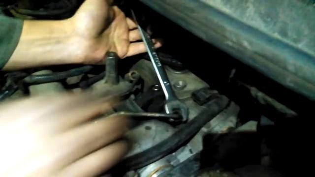 Замена форсунки на Chrysler Voyager 2.5 CRD часть_2 смотреть онлайн