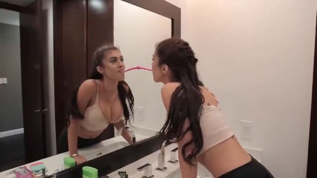 Зубная щетка с присоской смотреть онлайн