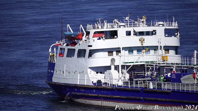 Старенький танкер ВОЛГОНЕФТЬ-37 выходит на Волгу после ВДСК. смотреть онлайн