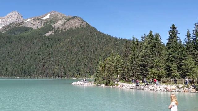 Озеро Lake Louise в Альберте смотреть онлайн
