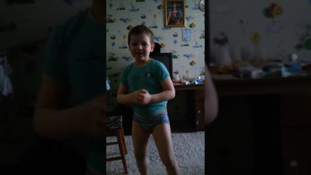 С днем защитника отечества от Эмиля! смотреть онлайн