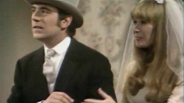 Monty Python's flying circus - Bed Shop смотреть онлайн