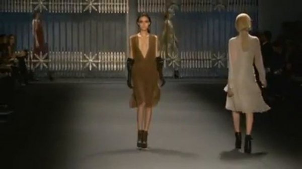 Vera Wang Ready to Wear Fall 2011 Vogue Fashion Week Runway Show