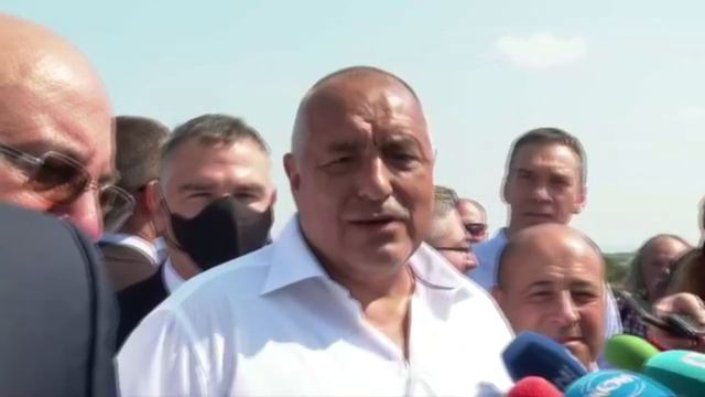 БОЙКО БОРИСОВ ПЕЕ ЕДНО ФЕРАРИ С ЦВЯТ ЧЕРВЕН! смотреть онлайн