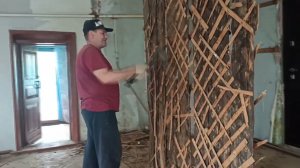 Так падают стены, лечу их, а они меня бьют