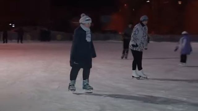 В городе появились новые катки появился каток. Январь 2013 год. смотреть онлайн