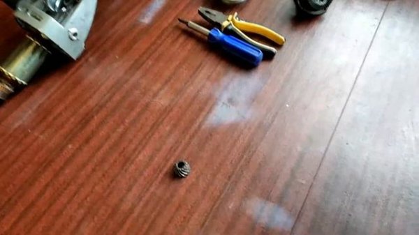 Замена редуктора в болгарке DWT 180D.