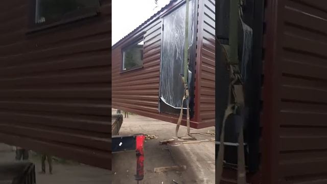 Бытовка Дачная вагончик металлический блок контейнер погрузка манипулятором и отправка клиенту смотреть онлайн