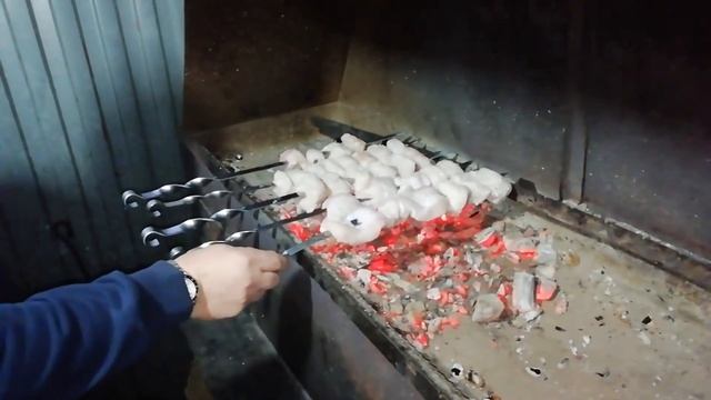 Шашлык из сома в Мацони. "Скользкий Тип". смотреть онлайн