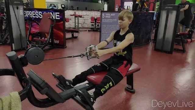 Один день моей тренировки!!! Побил свой рекорд в жиме лёжа!!! Накоачался до неузнаваемости :) смотреть онлайн