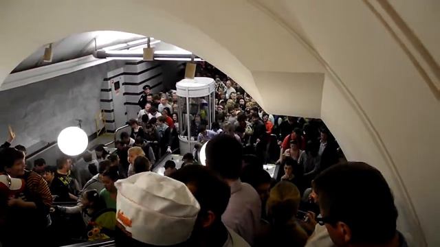 метро Парк Победы (вечер 9.05.13) смотреть онлайн