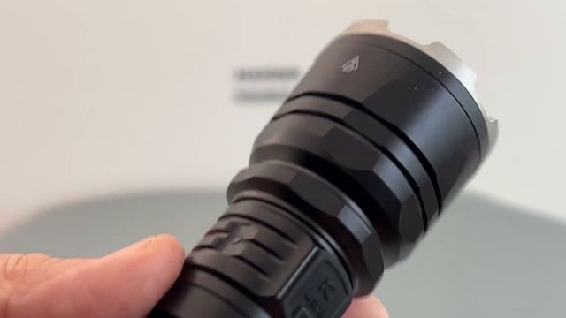 Klarus XT12GT Pro SFT40 LED 1600 Lumen Taktische Taschenlampe Mit Ladeanschluss Bis 850m