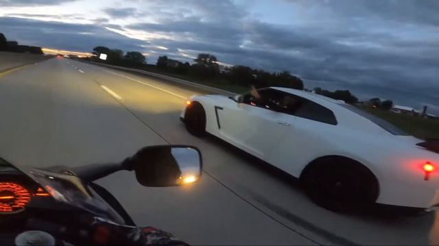 1000+ hp Skyline vs Suzuki Hayabusa with bolt-ons/airshifter смотреть онлайн