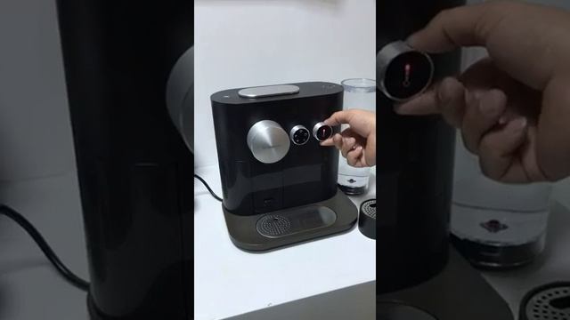 Nespresso Expert and Milk Machine Descaling смотреть онлайн
