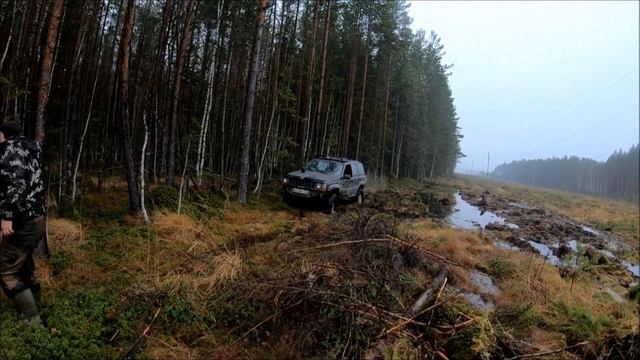 Джип Гранд Чероки оффроад. Езда по болоту с давлением в колёсах 0,1 атм смотреть онлайн