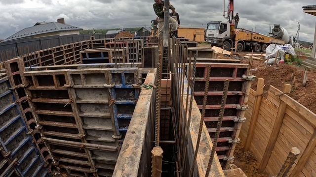 Заливка опорных стен фундамента бани с бассейном в КП Раменское смотреть онлайн