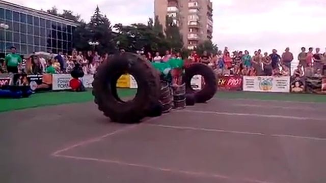 Александр Курак и Иван Блинов, эстафета: бочка - 100 кг, гантель - 100 кг и покрышка - 80 кг. смотреть онлайн
