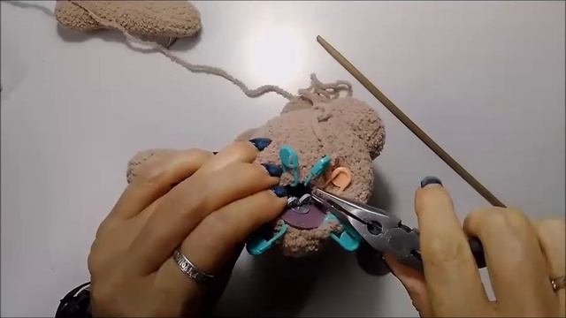 Установка рук на шплинтовые крепления. Мастер-класс крючком Мишка Егорка пошаговый. смотреть онлайн