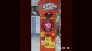 КАК ВЫБИТЬ 999 НА АВТОМАТЕ ???СИЛЬНЫЙ УДАР ВЫБИВАЕТ В ГРУШЕ Rocky Boxer  999