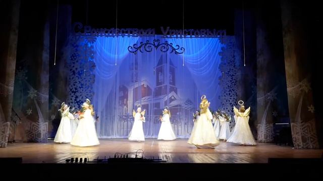 Ансамбль танца "Очарование" - "Рождественские ангелы" смотреть онлайн