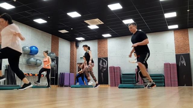 STEP AEROBIC | ЦЕЛЫЙ УРОК 45 | ШЕВЧЕНКО ВИТАЛИЙ смотреть онлайн