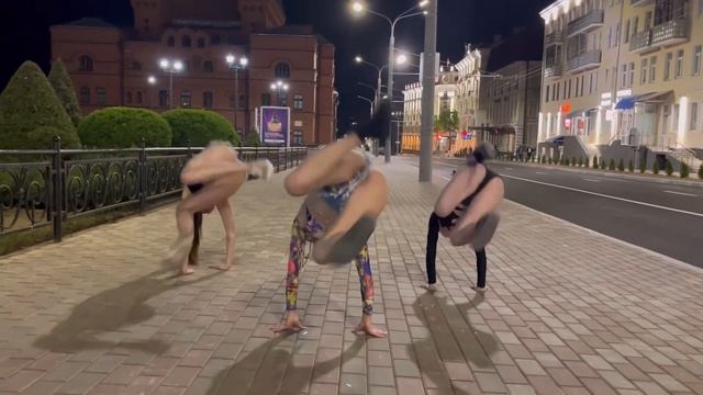 Движение по улице Комсомольская в Могилёве открыто - Twerk / Нина Савельева смотреть онлайн
