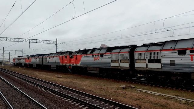 Сплотка тепловозов 2ТЭ25КМ-0335, -148 и 2ТЭ116-1565, о.п. Ленинский Проспект, г.СПб, 26.10.2022г.