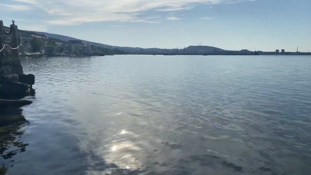 4K город у моря, эллинги 030623 смотреть онлайн
