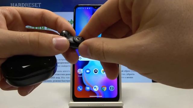 Какой стороной правильно вставлять Samsung Galaxy Buds Live в уши? смотреть онлайн