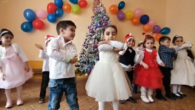 Новогодний карнавал смотреть онлайн