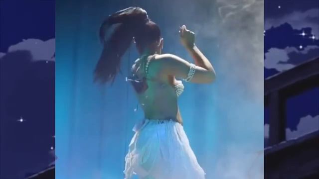 Kali Uchis singing “Què Te Pedí" смотреть онлайн