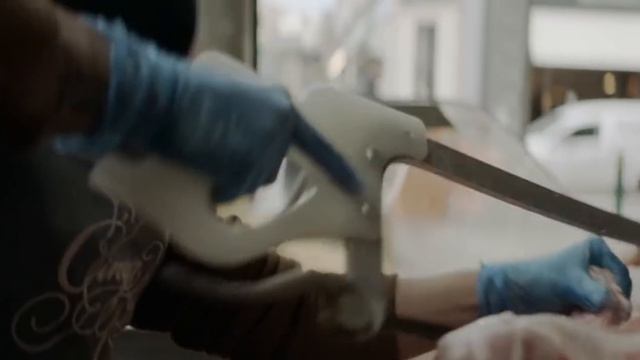 Butcher Etana Diaz On Working in a Male Dominated Field [A Vox Creative Production with KitchenAid] смотреть онлайн