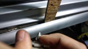 Volkswagen Passat B7 2010-2014 . Как снять пластиковые накладки с порога. Способ #2.