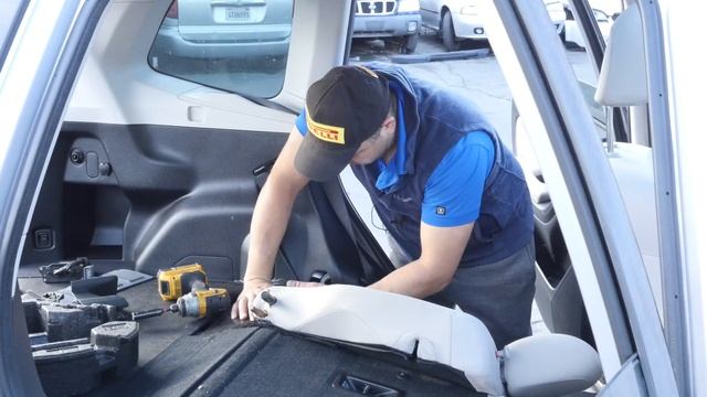 How to Remove and Replace Rear Upper Seats (Removal) - 2017 Subaru Forester смотреть онлайн