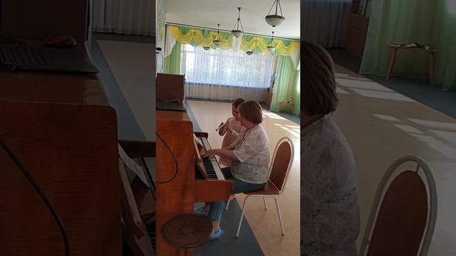 Мини-концерт по игре на блокфлейте.Шевченко Лиза, 5 лет смотреть онлайн
