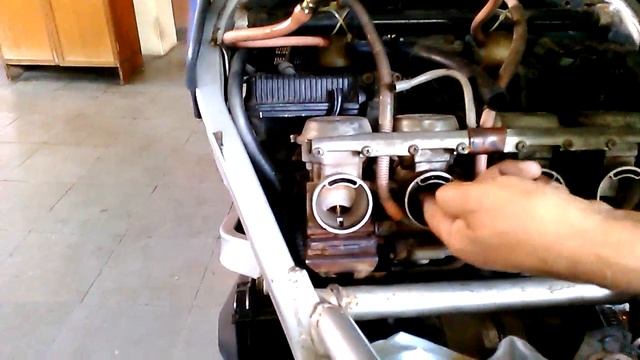 Suzuki GSX 1100 F Carburetor Diaphragm issue. смотреть онлайн