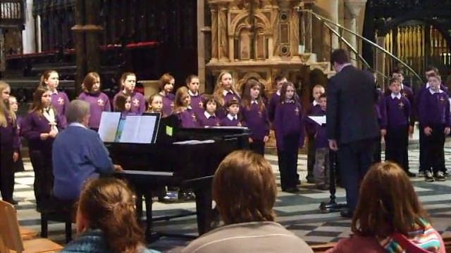 Durham Cathedral Young Singers singing Tears in Heaven смотреть онлайн