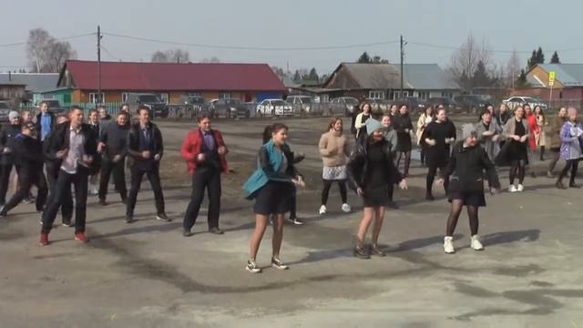 Флешмоб посвященный Дню танца. Площадь РЦК с. Озерное смотреть онлайн