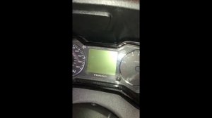 Настраиваем время. Переставляем км на мили. На Peugeot Metropolis