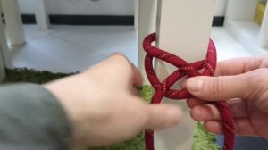 Узел «Стремя» одним концом вокруг опоры.