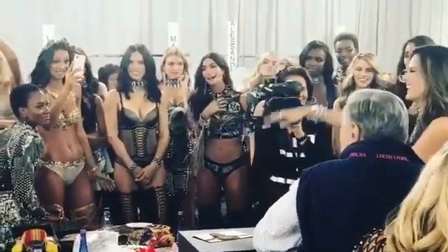 Alessandra Ambrosio's Last Victoria's Secret Fashion Show смотреть онлайн