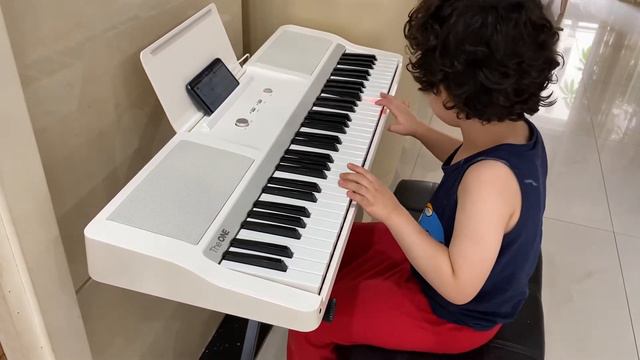 Smart Piano The One Light. Entretenido , facil ideal para empezar a tener interes por aprender смотреть онлайн