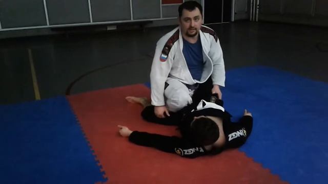 Болевой на ногу из гарда. BJJ/Sambo смотреть онлайн