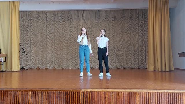 Песня,, О той весне". Автор: Елена Плотникова. Ученицы 8класса: Руди Э и Бослер С -14 лет. Ош #25. смотреть онлайн