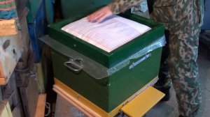 Утеплитель для ульев. Подушки для ульев. Утеплитель из сосновой стружки. Как сделать утепление улье