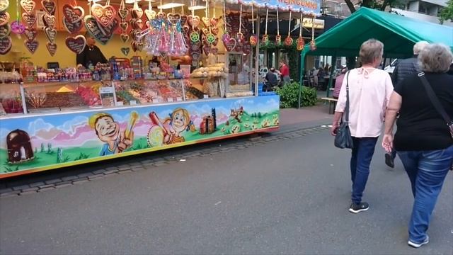 ГЕРМАНИЯ. ПРАЗДНИК В ГОРОДЕ. ПЕКУ ПЕЧЕНЬЕ. КАРИКАТУРА УДАЛАСЬ )) смотреть онлайн