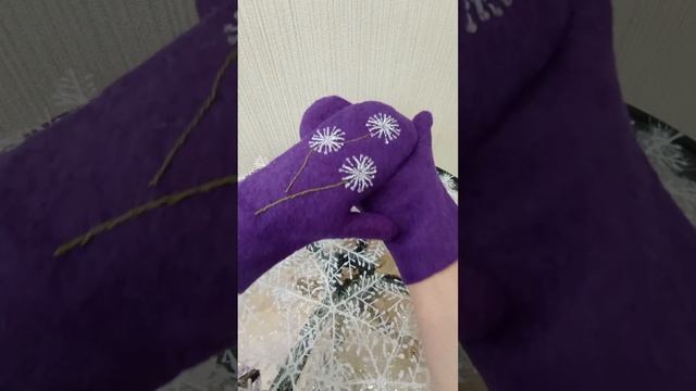 Снежные зимние одуванчики открывают мою новую коллекцию варежек "Новогодняя сказка ". смотреть онлайн