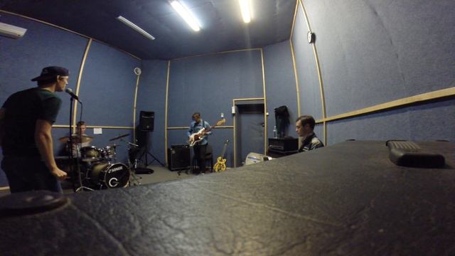 Репетиція Захмарно-Чудового Рок-Гурту SHARK SMILE смотреть онлайн