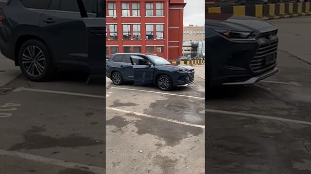 Выдаём первый в России Toyota GRAND Highlander Platinum Hybrid AWD ? смотреть онлайн
